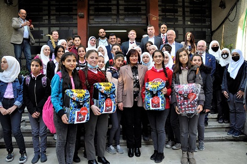 Москва подарила учебники и компьютеры сирийским школам