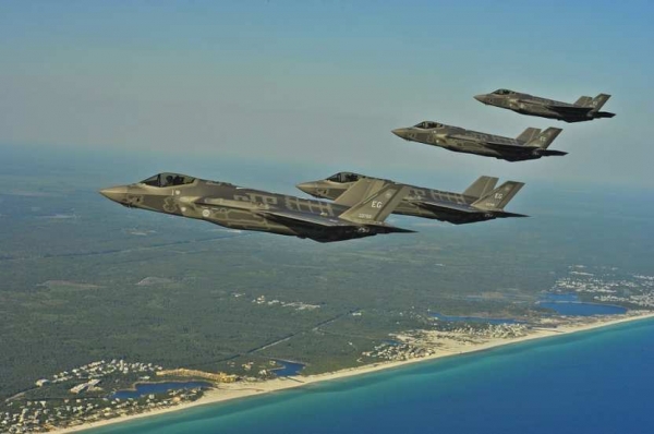 19FortyFive: США тратят миллиарды на старый самолет для противодействия РФ и Китаю