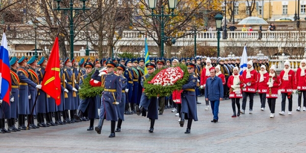  80 лет назад советские войска прошли парадом по Красной площади