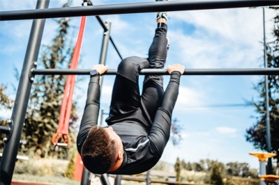 Тренировка на улице на всё тело, комплекс воркаут-упражнений для всех основных мышц