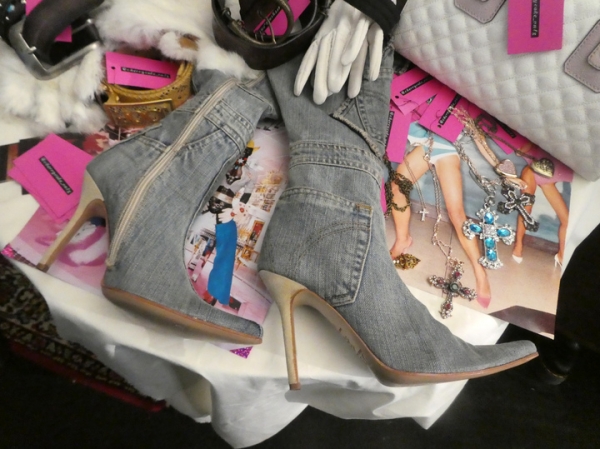 &laquo;Ношу костюмы пятидесятых годов&raquo;:  россияне перешли на дешевые винтажные вещи