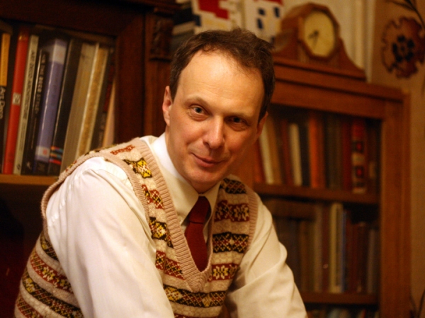 &laquo;Ношу костюмы пятидесятых годов&raquo;:  россияне перешли на дешевые винтажные вещи