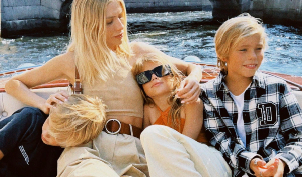 Снова в школу: Куда звёзды отдают своих детей и за что готовы переплачивать