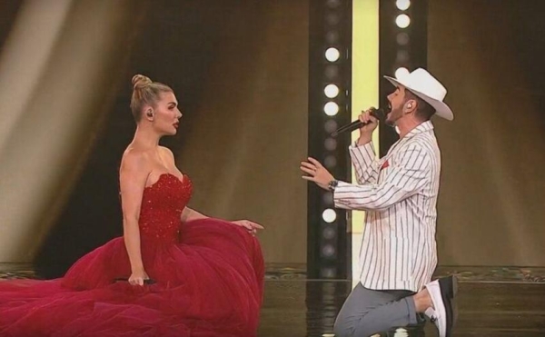 Анна Седокова опустилась на колени перед Тимуром Родригесом на шоу &laquo;Дуэты&raquo;