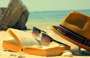10 уютных книг для чтения на летней веранде или в отпуске
