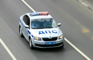 В Челябинске автомобиль с женщиной за рулём въехал в детский сад