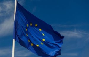ЕС запретил россиянам ввозить личные автомобили, смартфоны и шампуни
