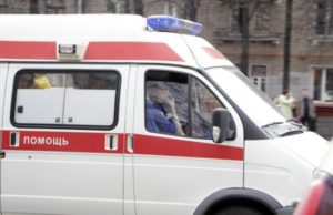 Астраханские медики спасли женщину, которая выпала с 8 этажа во время мытья окон
