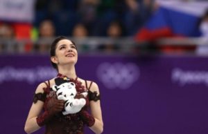 Фигуристки Медведева и Туктамышева сделали совместное фото в купальниках
