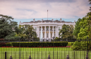 Экономист Халвер назвал США «стервятником-банкротом»