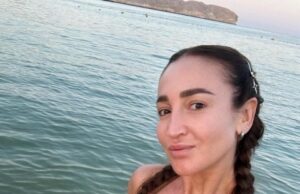 Певица Ольга Бузова поделилась фотографией в купальнике без косметики