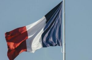Во Франции фермеры подожгли таможенное отделение во время протестов