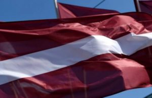 КС Латвии начинает рассматривать дело о массовом лишении россиян постоянных видов на жительство