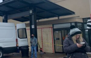 Полиция Виндзора начала поиски необычных грабителей ювелирного магазина