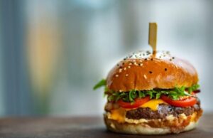 Нутрициолог Кузина назвала вызывающие целлюлит продукты питания