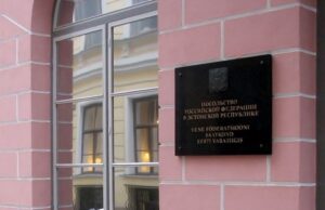Посольство РФ возмущено решением Таллина о переносе захоронений советских воинов