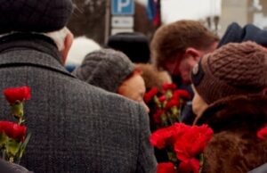 Блокадники из 13 стран побывали на праздновании юбилейного Ленинградского Дня Победы