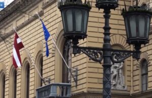 Более тысячи россиян покинули Латвию из-за миграционной политики Риги