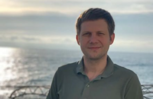 Телеведущий Борис Корчевников ушел на фронт для проведения большого крестного хода