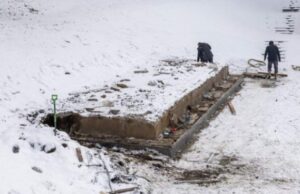 На Антакальнисском кладбище в Вильнюсе снесли постамент советского мемориала