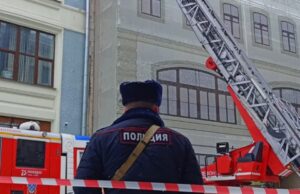 Названа возможная причина пожара в историческом здании на Никольской улице