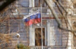Посольство РФ в Латвии: об объявлении в розыск в России лиц, причастных к сносу памятников воинам-освободителям