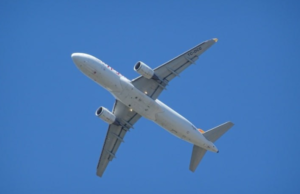 Самолеты Qantas столкнулись на взлетно-посадочной полосе в аэропорту Австралии