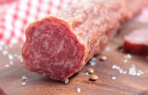 В Финляндии начали изымать из продажи сервелат Kotivara после обнаружения в нем гепатита Е