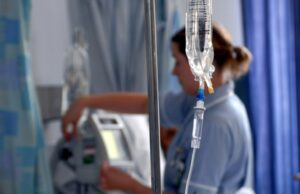 Десятки опасных медработников обнаружены в Британии