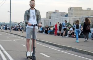 Электросамокаты в Москве решили пощадить: на улицах их меньше не станет