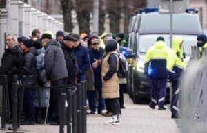 Полиция проверила 1001 избирателя на выборах президента РФ в Риге, 24 имели просроченный ВНЖ