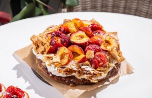 Ягоды всех цветов радуги в новых десертах«Магадана»