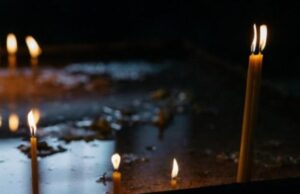 У дома Юрия Шатунова в Москве высадили белые розы