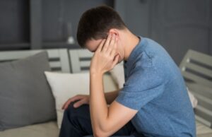 Шум в голове и ушах: причины, лечение
