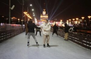 Зимний сезон на ВДНХ начался открытием катка