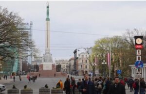 Главу МИД Латвии возмутил русскоговорящий украинский таксист в Риге