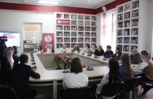 «Истории неравнодушных»: круглый стол ко Дню добровольца провели в Донецке