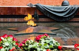 В День Неизвестного Солдата в России и за рубежом проходят памятные акции
