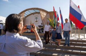 Поток иностранных туристов в Россию возрос почти в полтора раза