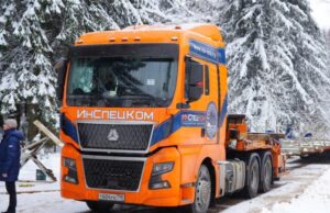 Главная елка страны отправилась в Москву с кремлевским размахом