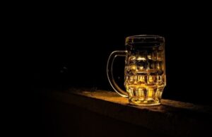 Медиками названа трудноуловимая разница между «выпивкой» и реальным пьянством людей среднего возраста