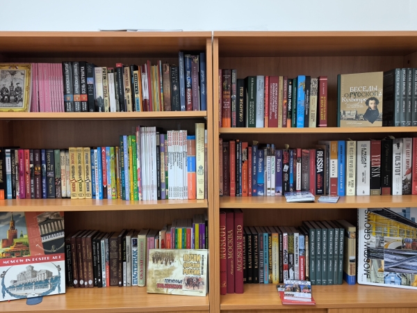 В Русский центр Университета Чулалонгкорна в Бангкоке передали книги на русском языке