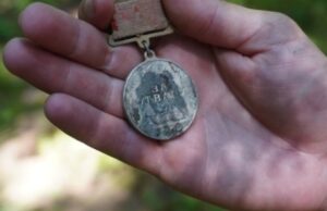Эстонские поисковики передали потомкам награду героя Великой Отечественной войны