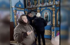 При захвате храма Украинской Православной Церкви в Кременчуге рейдеры выломали Царские врата