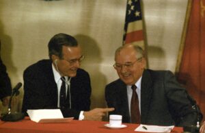 Раскрыто, что повлияло на решение Горбачева полностью уступить США в конце 1980-х
