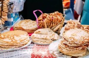 Россияне и соотечественники отмечают Масленицу