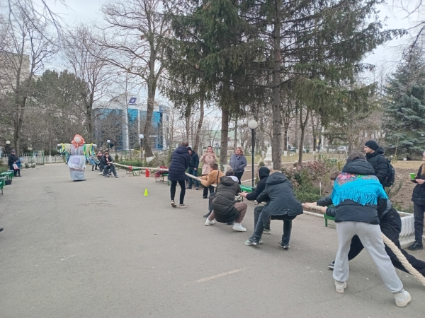 Студенты и преподаватели в Рыбнице приняли участие в масленичных гуляниях