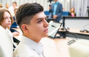 Студенты армянских вузов проводят дебаты на русском языке