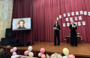 «Творим стихами»: в Витебске отметили Всемирный день поэзии
