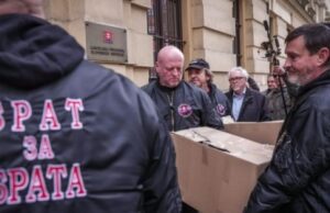 Президенту Словакии передали свыше 450 тысяч подписей за отмену санкций против России